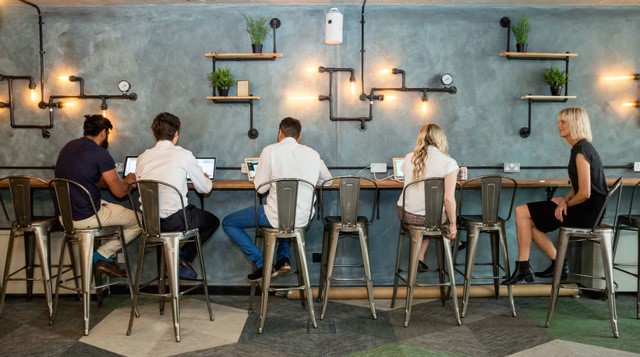 bàn làm việc hòa phát